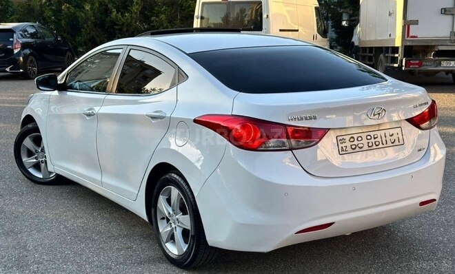 Hyundai Elantra-8