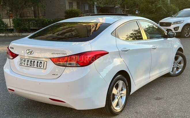 Hyundai Elantra-11