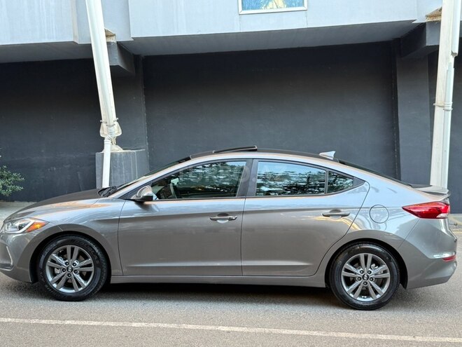 Hyundai Elantra-4