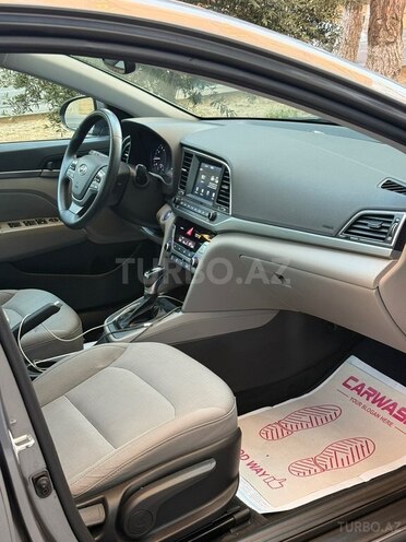 Hyundai Elantra-13