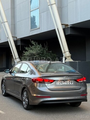 Hyundai Elantra-6