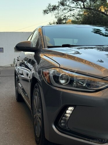 Hyundai Elantra-9