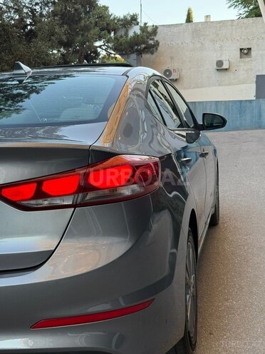 Hyundai Elantra-10