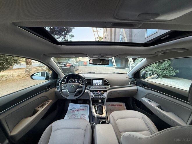 Hyundai Elantra-15