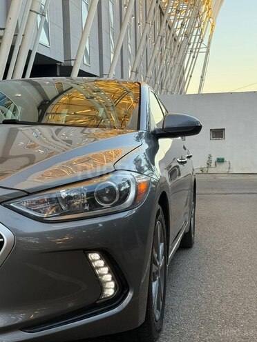 Hyundai Elantra-8
