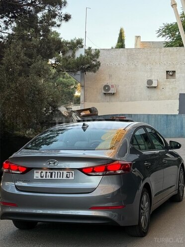 Hyundai Elantra-7