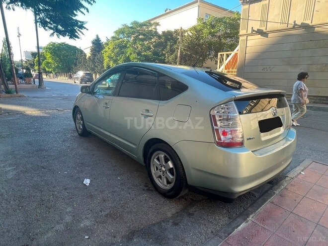 Toyota Prius-5