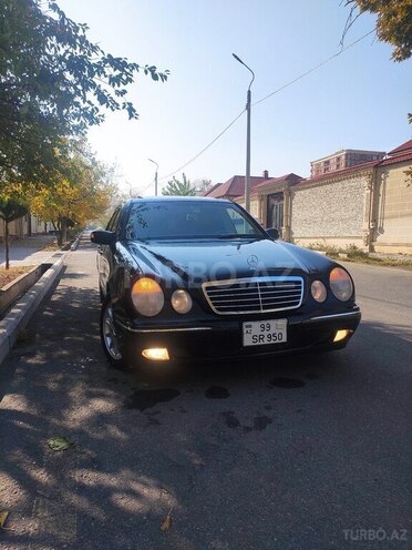 Mercedes E 320-1
