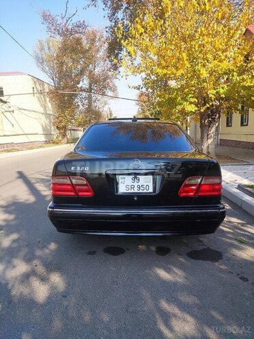 Mercedes E 320-2