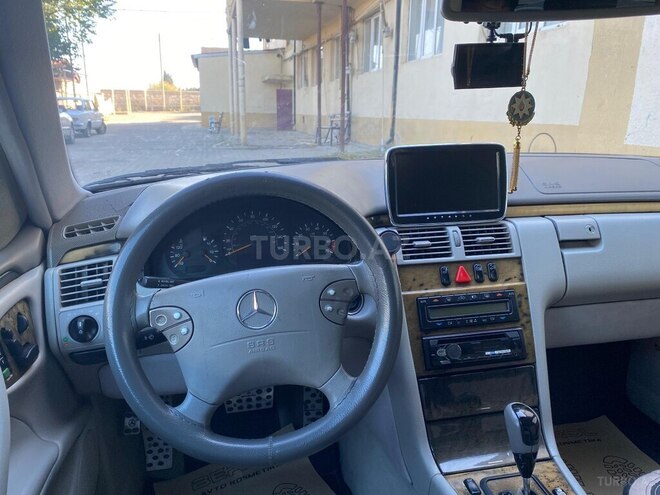 Mercedes E 320-5