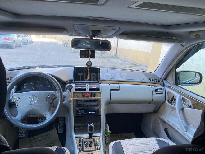 Mercedes E 320-7