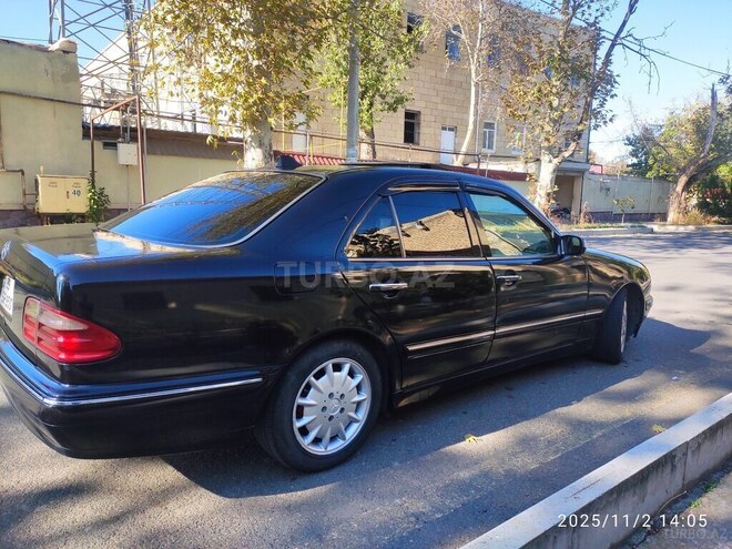 Mercedes E 320-9