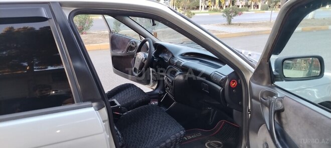 Opel Astra-11