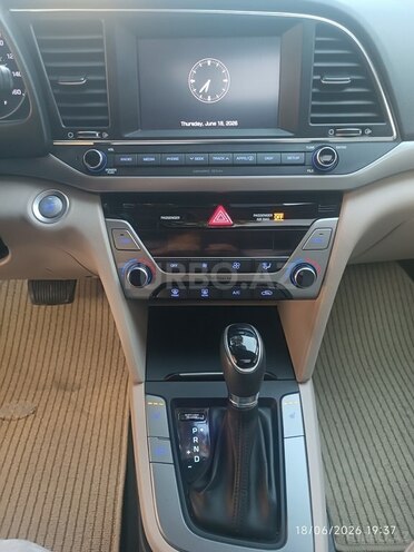 Hyundai Elantra-15