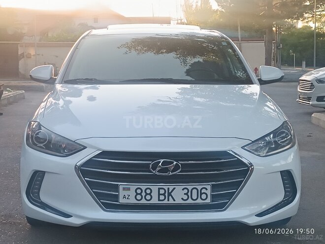 Hyundai Elantra-12