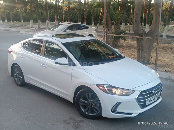 Hyundai Elantra-4