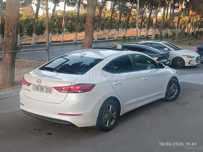 Hyundai Elantra-9