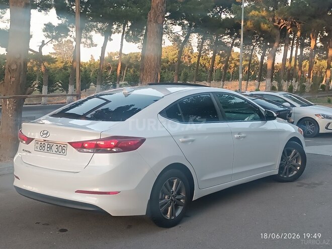 Hyundai Elantra-8