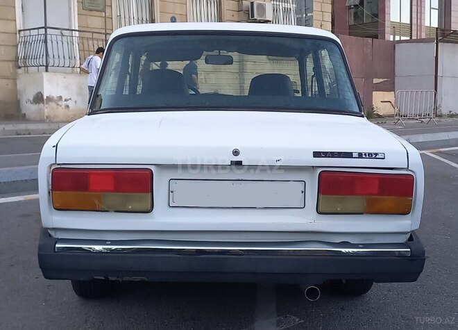 LADA (VAZ) 2107-2