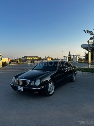 Mercedes E 320-1