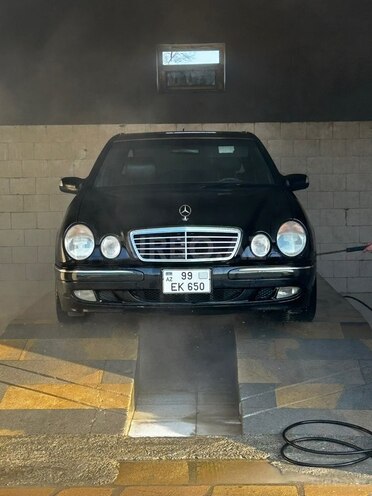 Mercedes E 320-4