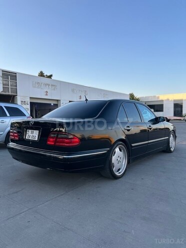 Mercedes E 320-8