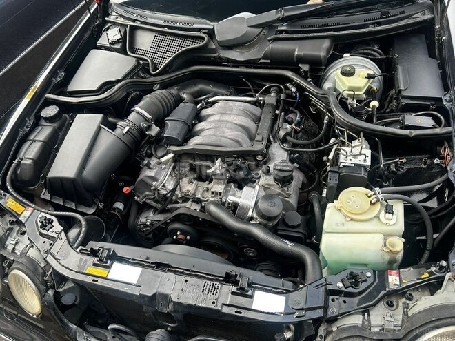 Mercedes E 320-11