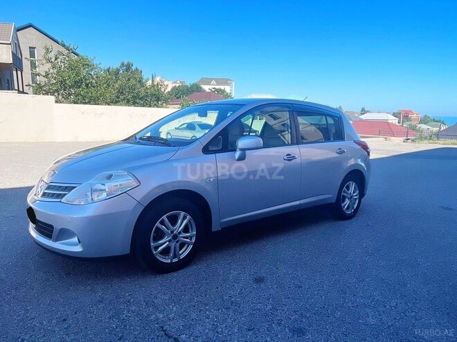 Nissan Tiida-5