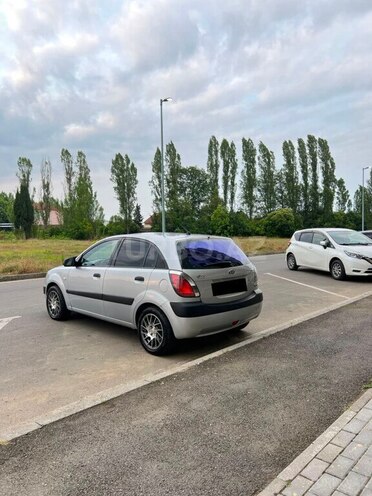 Kia Rio-4