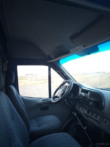 Ford Transit-3