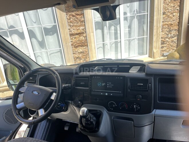 Ford Transit-9