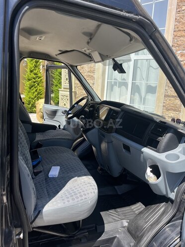 Ford Transit-5