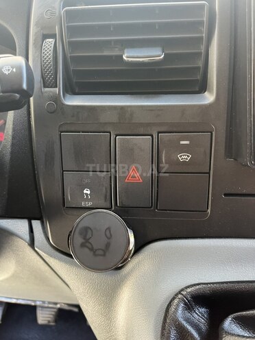 Ford Transit-10