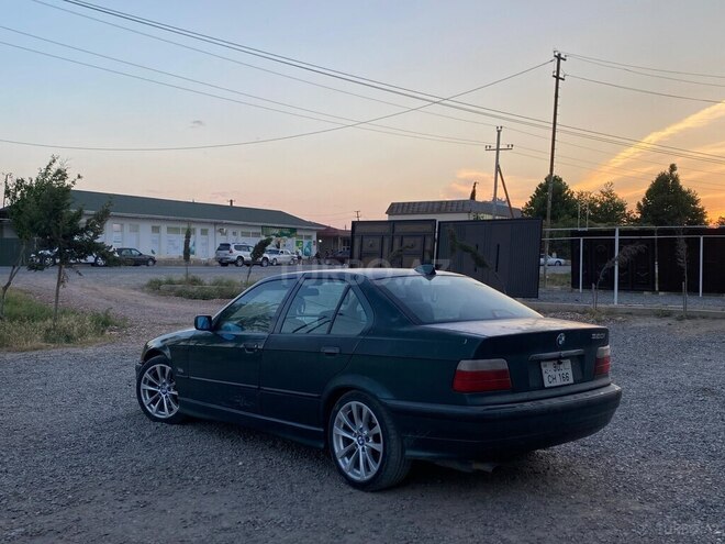 BMW 320-3