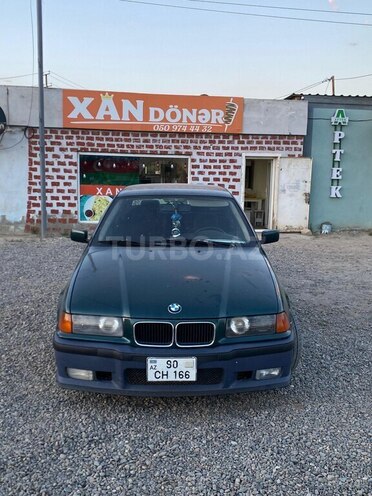 BMW 320-1
