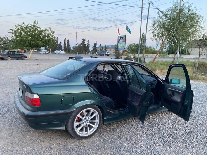 BMW 320-8
