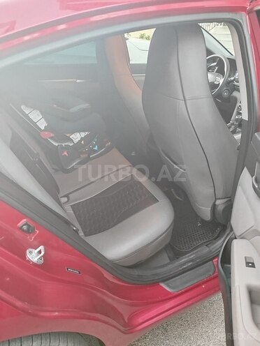 Hyundai Elantra-9