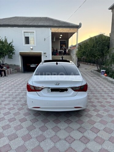Hyundai Sonata-12