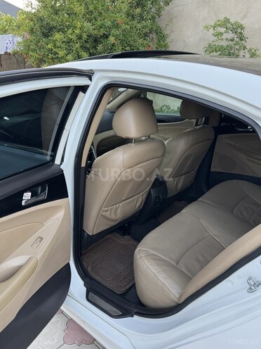 Hyundai Sonata-16