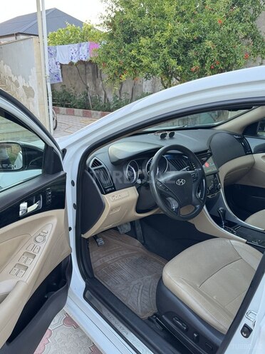 Hyundai Sonata-15
