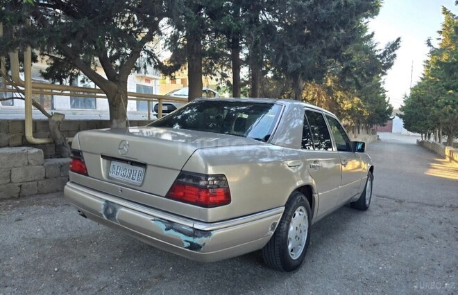 Mercedes E 200-4