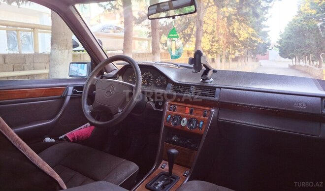 Mercedes E 200-7