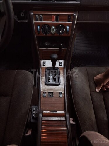 Mercedes E 200-8