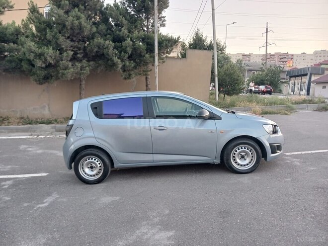 Chevrolet Aveo-8