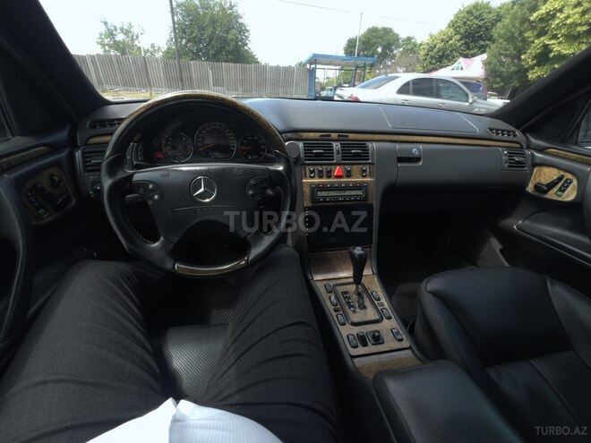 Mercedes E 320-8