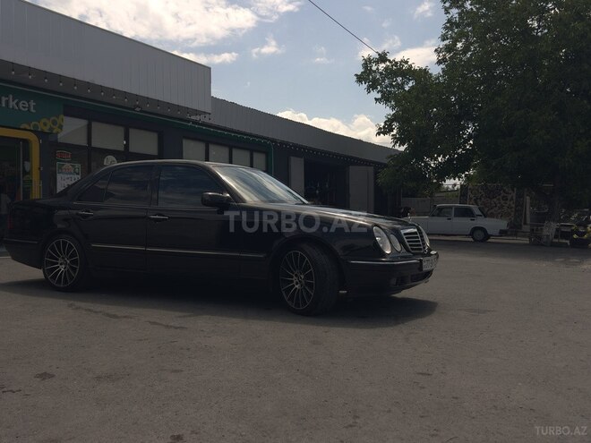 Mercedes E 320-1