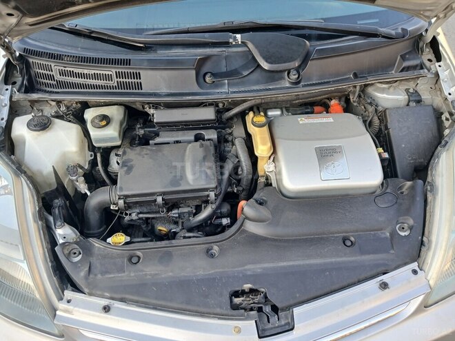 Toyota Prius-2