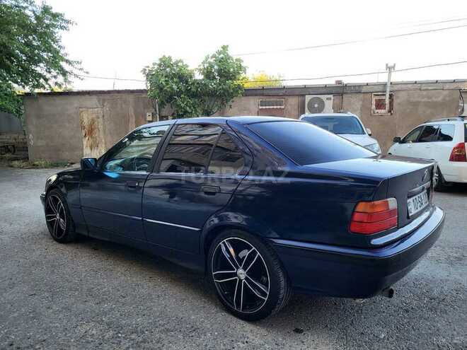 BMW 320-7