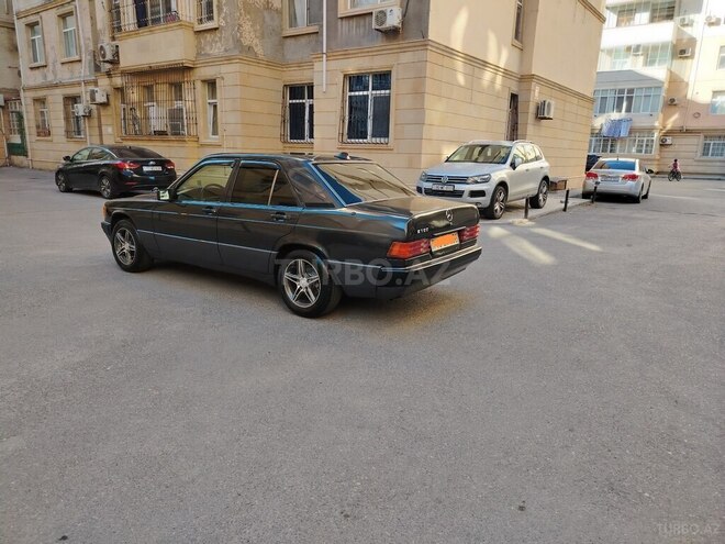 Mercedes 190-4