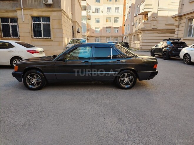 Mercedes 190-9